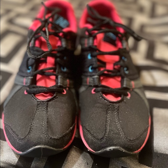 New Balance Ladies Training Shoes- Size 7 US - Picture 2 of 6